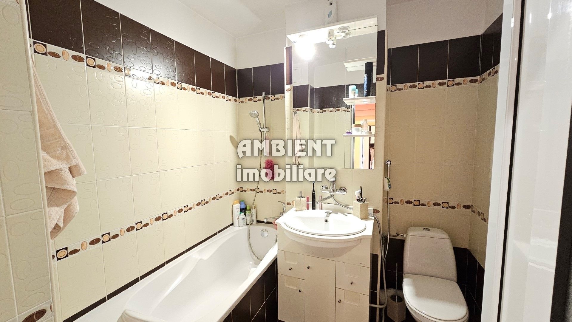 Apartament cu 2 camere, mobilat și utilat, zona TRAIAN; - Poză 7