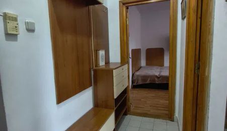 Ap. 2 cam. dec.–Centru Iași, Str. Arcu – lângă Piața Unirii si Gara