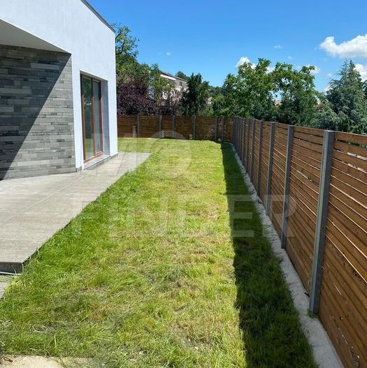 Vanzare apartament 4 camere, in vila, curte, zona  strazii C A Rosetti - Poză 3