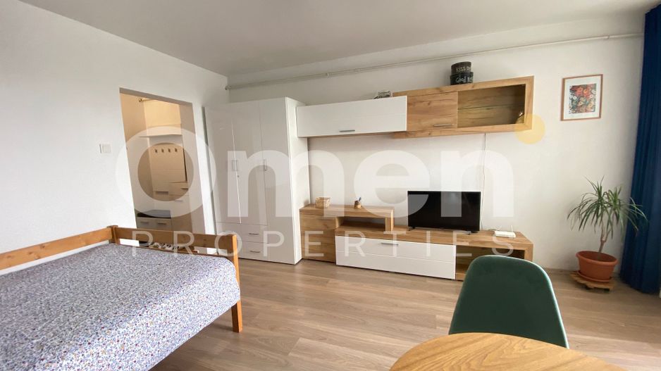 Garsoniera finisata modern, la etaj intermediar, cu priveliste panoramica - Poză 1