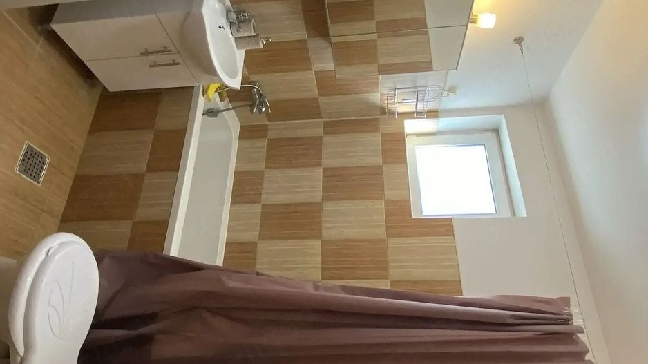 De închiriat Apartament 3 camere într-o vilă, zonă liniștită direct propietar - Poză 9