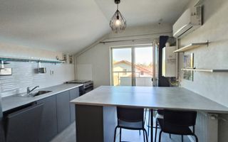 Locuință cochetă la mansardă, cu balcon și boxă de depozitare - Poză 26