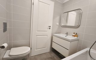 Locuință cochetă la mansardă, cu balcon și boxă de depozitare - Poză 11