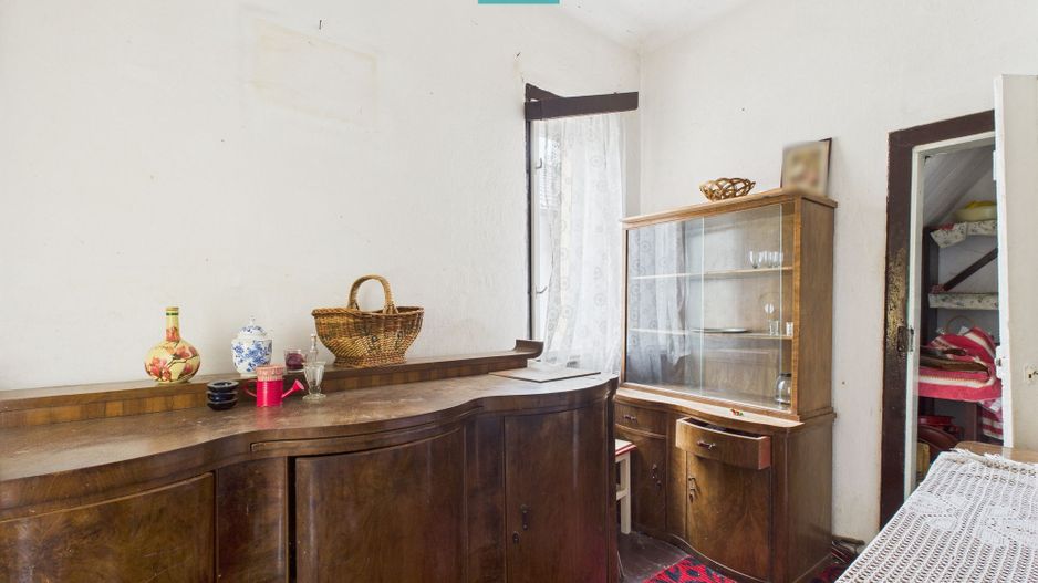 Apartament la casă cu 4 camere în Pârneava - Poză 9