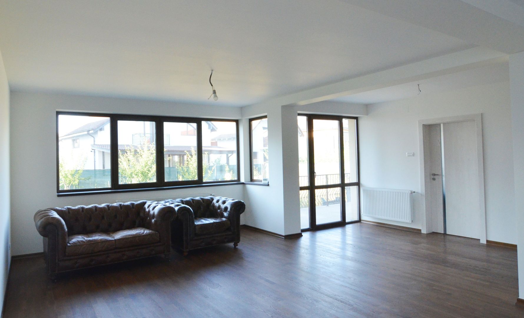 Inchiriem casa noua individuala 4 camere cu garaj - Poză 1