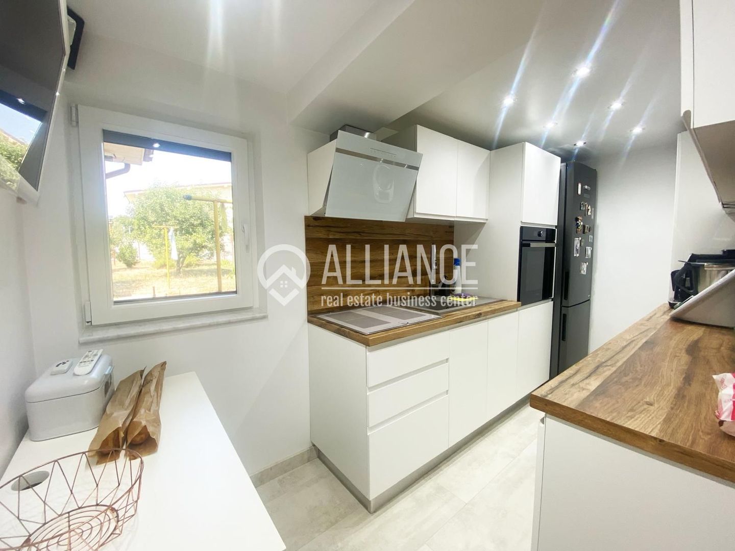 Valu lui Traian (COD 07) Casă  3 camere cu teren  de 930 mp - Poză 2