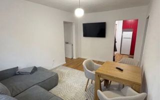 Apartament renovat cu 3 camere, în zonă liniștită și bine conectată. - Poză 2