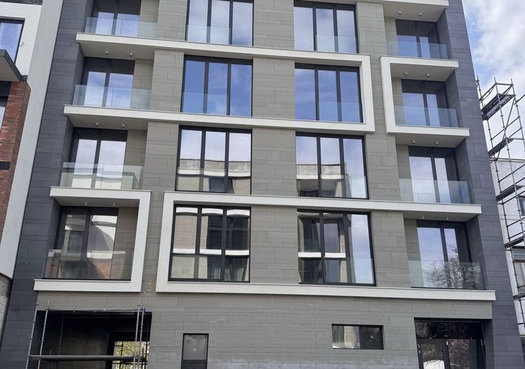 Inchiriez spatiu comerical in zona 0, bloc  VERSUS - Poză 3