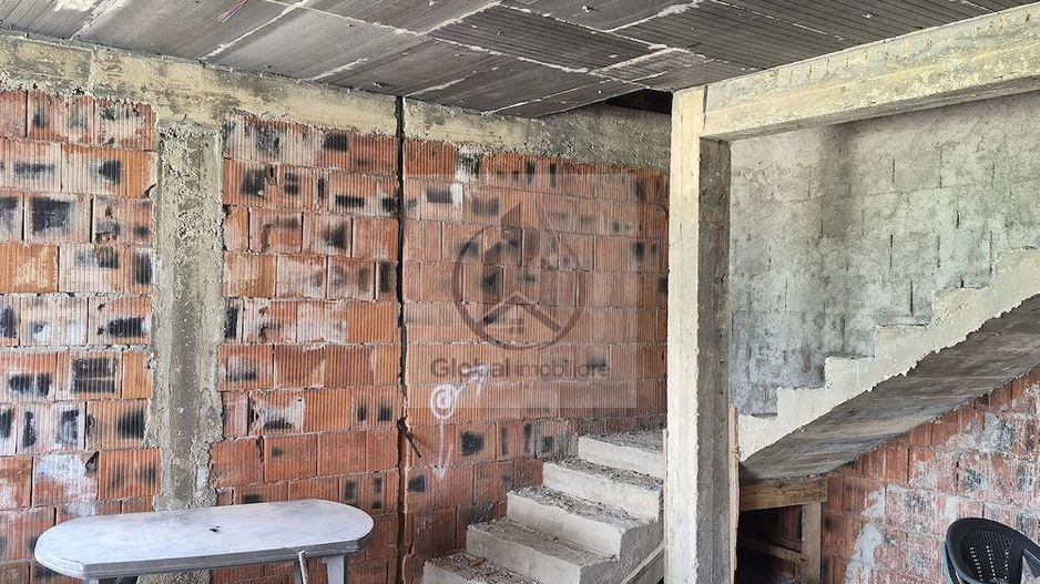 Casa de vânzare la rosu - Poză 5