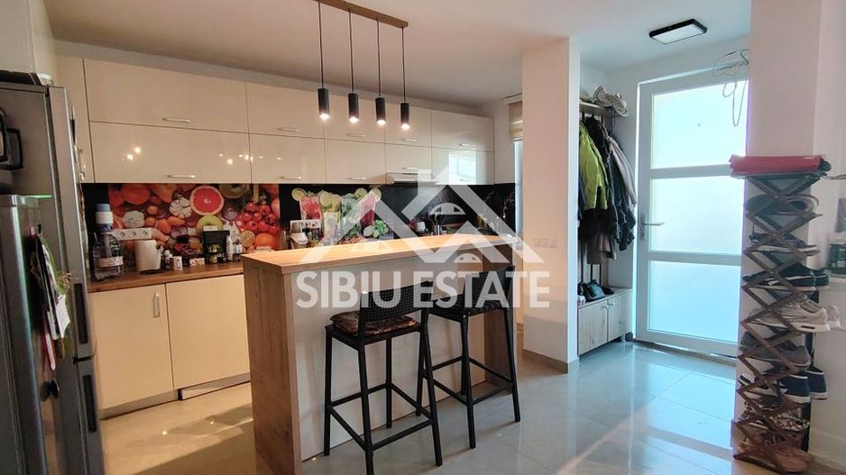 Casa la pret de apatrament 4 camere 2 bai - Poză 17