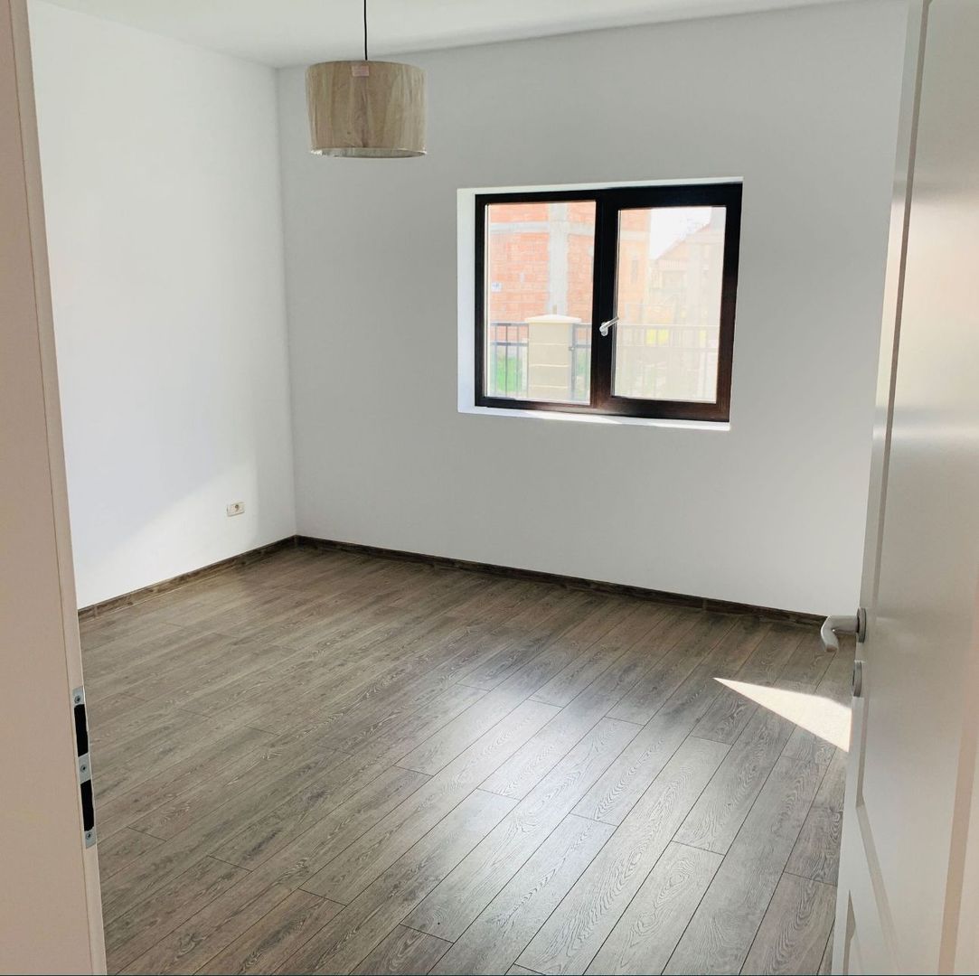 Casa Parter Sanmihaiul Roman,4 Camere,2 Bai,Terasa Acoperita,Toate Utilitatile - Poză 5
