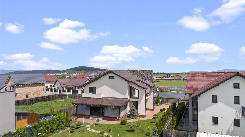 Comision 0% Vila superba in Sanpetru  5 camere si teren de 1644 mp - Poză 2