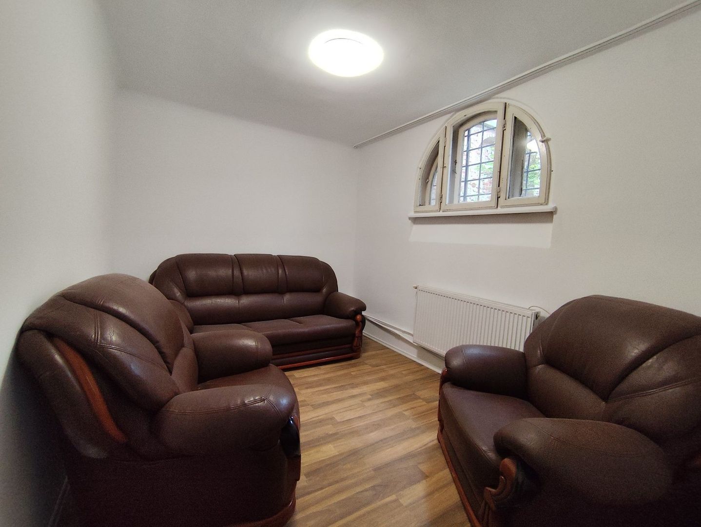 De vanzare apartament 2 camere Piata Victoriei cu parcare sect 1 - Poză 3