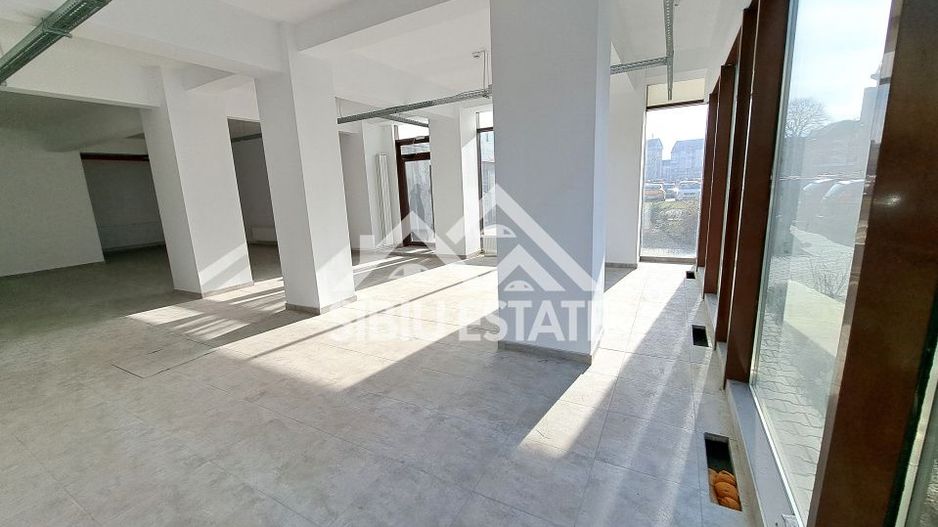 Spatiu comercial vad stradal, vitrine - Poză 10