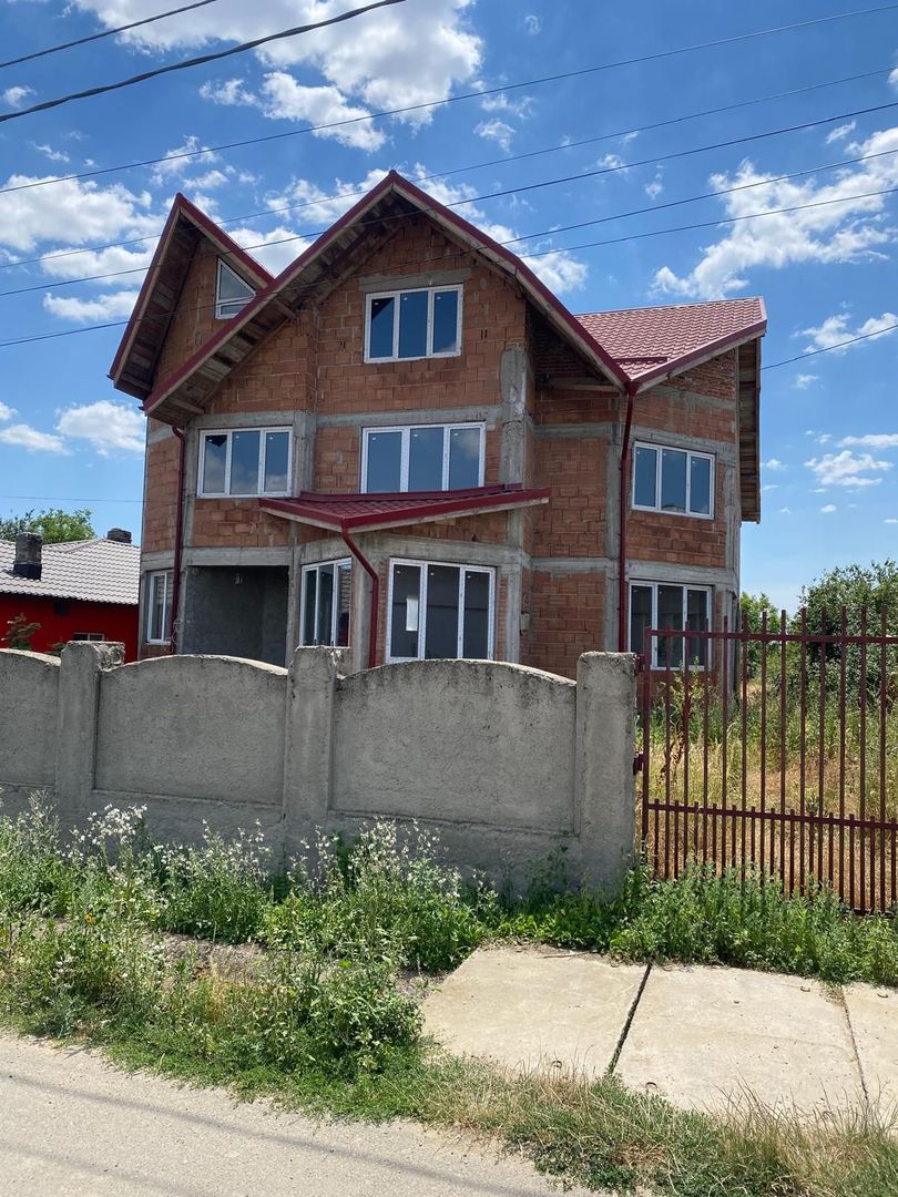 Adunatii Copaceni, vila la rosu P+1+M, teren 1044, teren 1044 - Poză 2