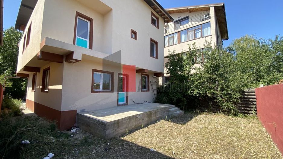 Apartament 2 camere si curte proprie - Poză 1