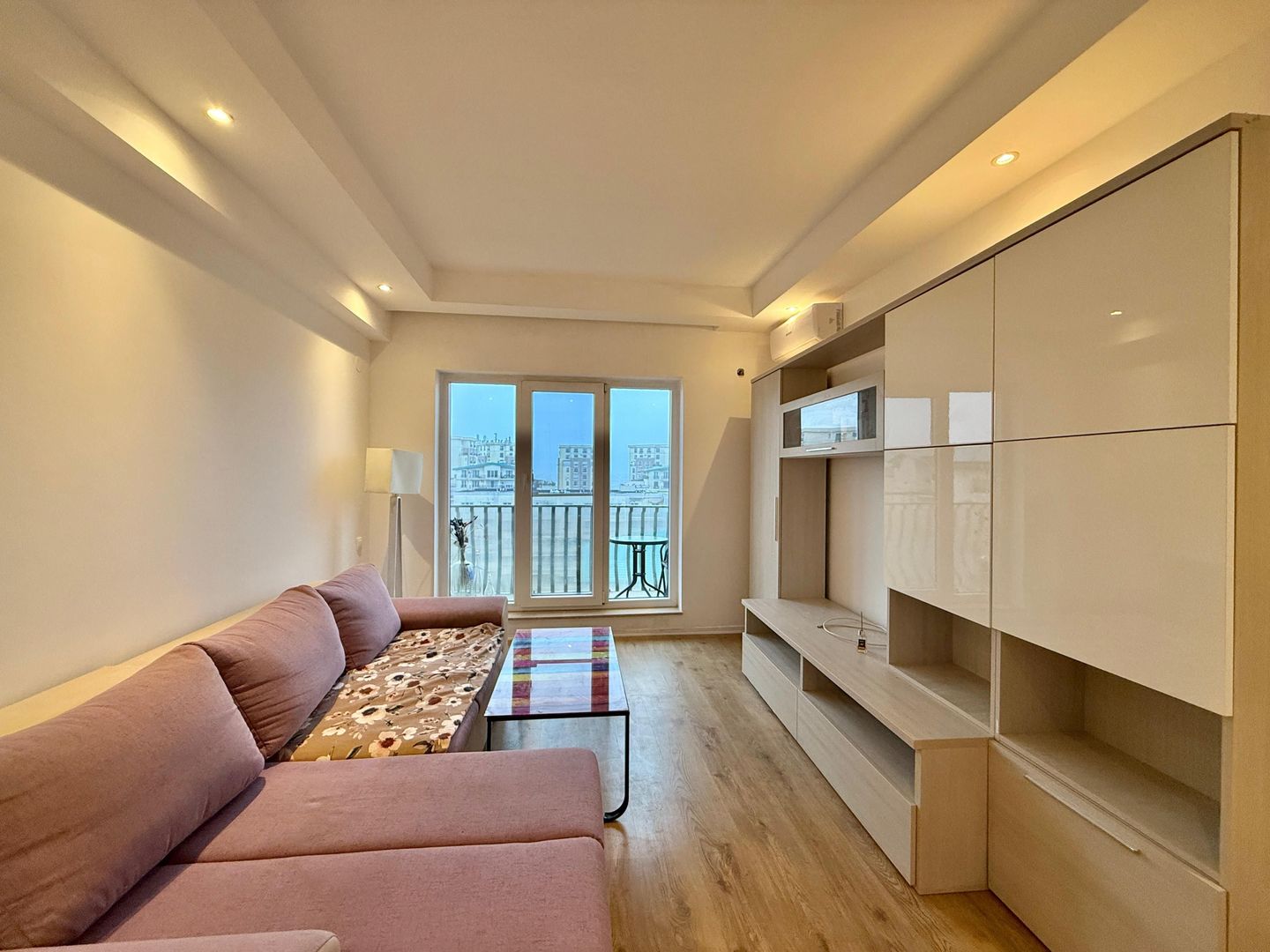 COSMOPOLIS - Apartament cu 2 camere, mobilat si utilat. - Poză 3
