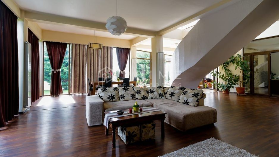 Vilă cu design și dotări deosebite de vânzare - Poză 3