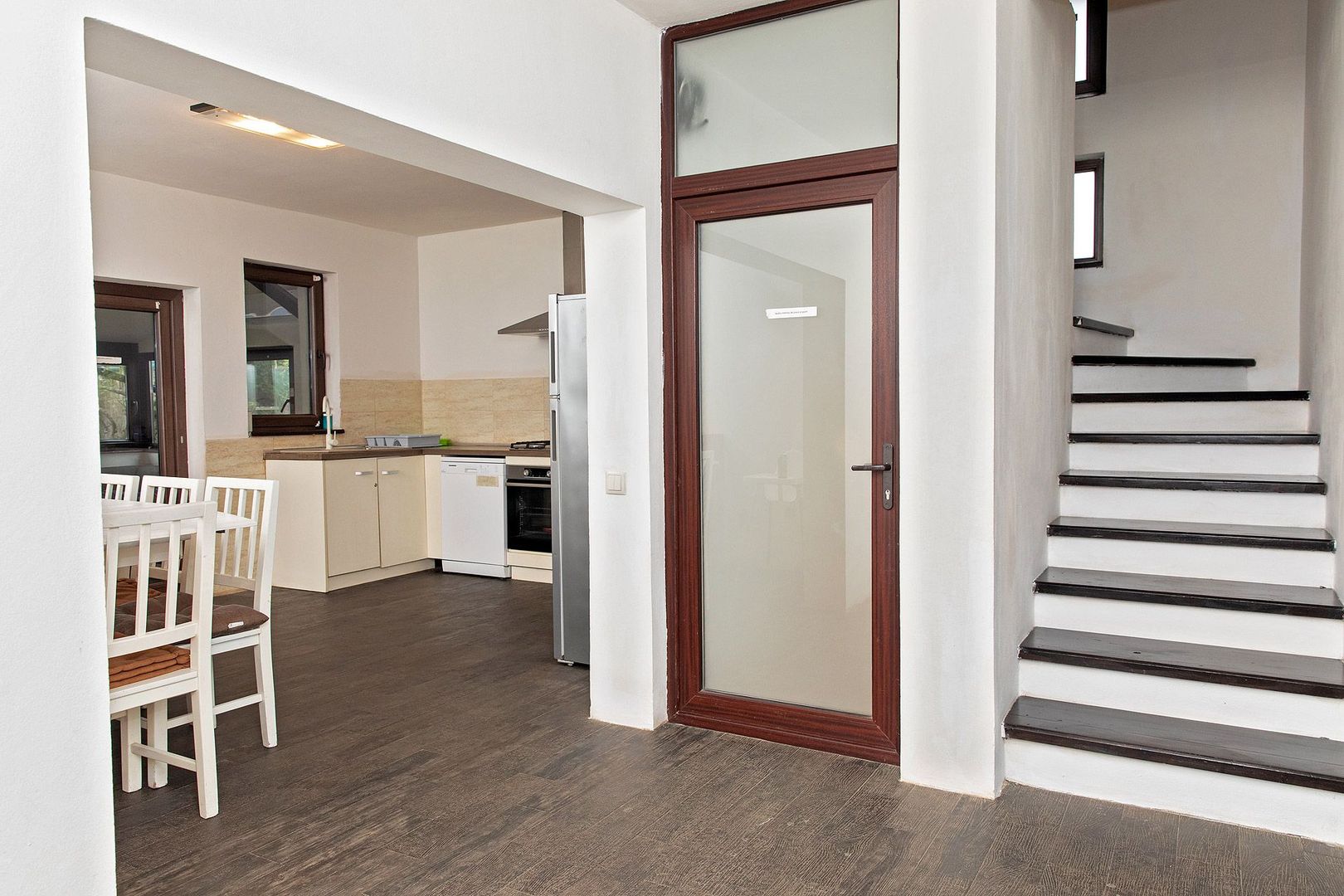 Vilă cu 5 dormitoare, 4 băi, 2 248mp teren, piscină. Preț: 229 000 Eur - Poză 29