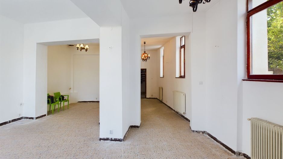 Casa individuala la 6 minute de Piata Unirii - Poză 2