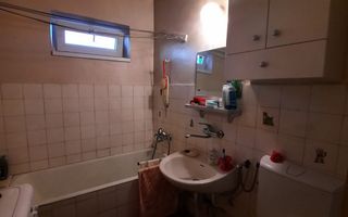 Apartament 3 camere, semidecomandat, central, Campina - Poză 2
