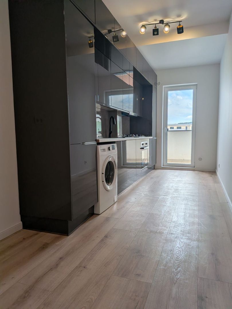 Apartament cu 3 camere, zona Eroilor, Floresti - Poză 1