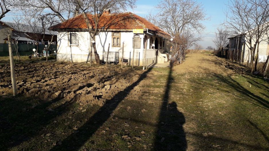 2 corpuri de casa 125 mp construiti + 1587 mp teten intravilan ! - Poză 1