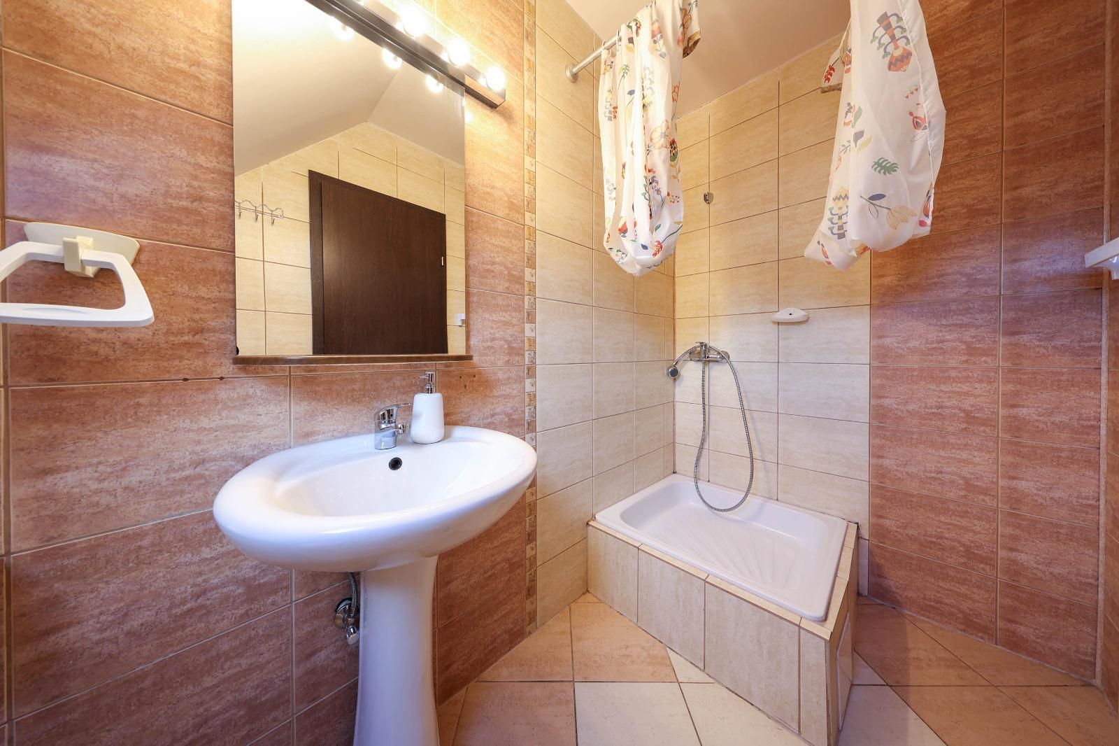 Vilă spațioasă de vânzare în Predeluț, Bran | 2000mp - Poză 38