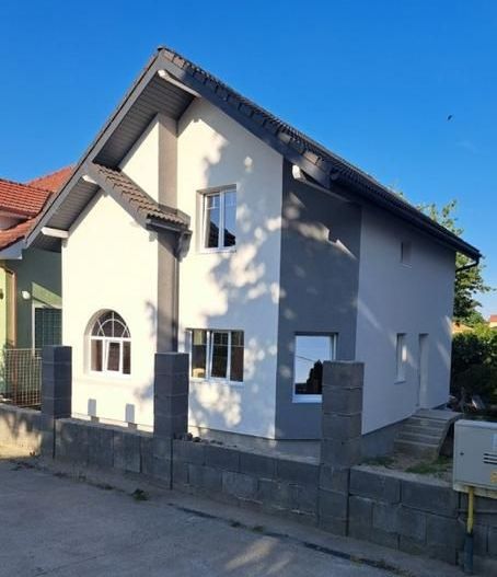 Casă zonă centrală Satu Mare str. Victoriei - Poză 1