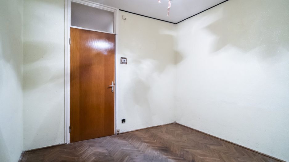 Drumul Taberei 3 camere, 4/10, bloc stradal, c-tie 1980, bucatarie mare, 2 bai - Poză 9
