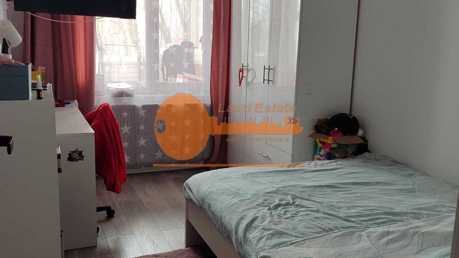 Apartament cu 4 camere in zona Crangasi(Bloc Reabilitat) - Poză 2