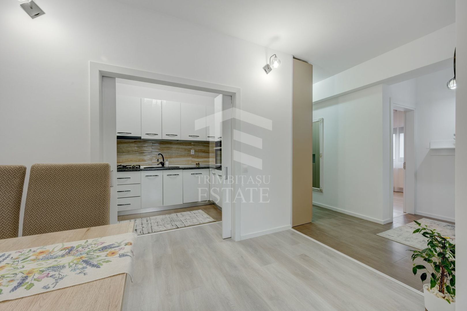 APARTAMENTUL SUPERB decomandat, et. 1/3 ! Bloc 2019 - Poză 2