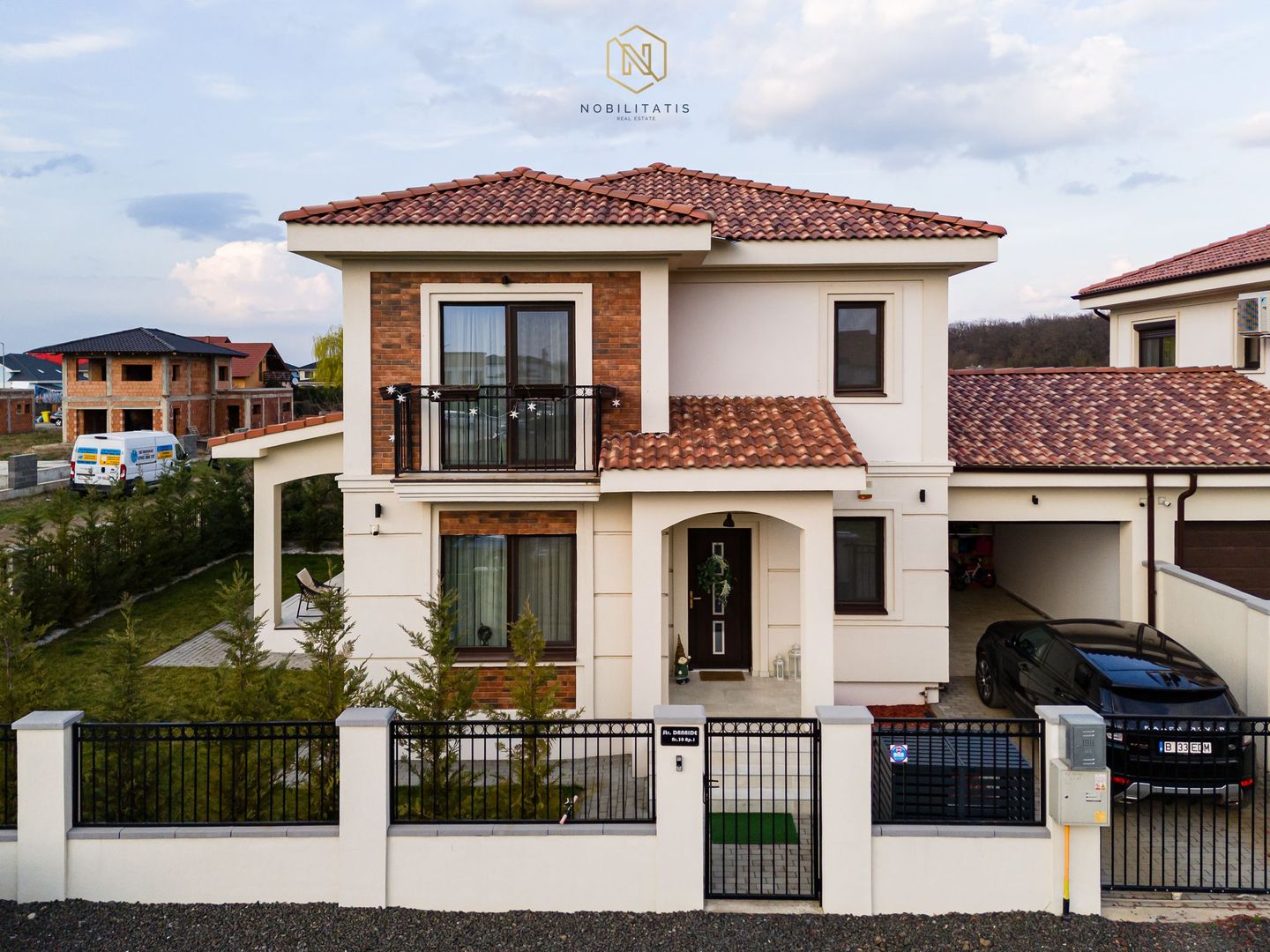 Casa Superba cu Garaj | 4 dormitoare | Liziera Padurii, Central | Com0 - Poză 2