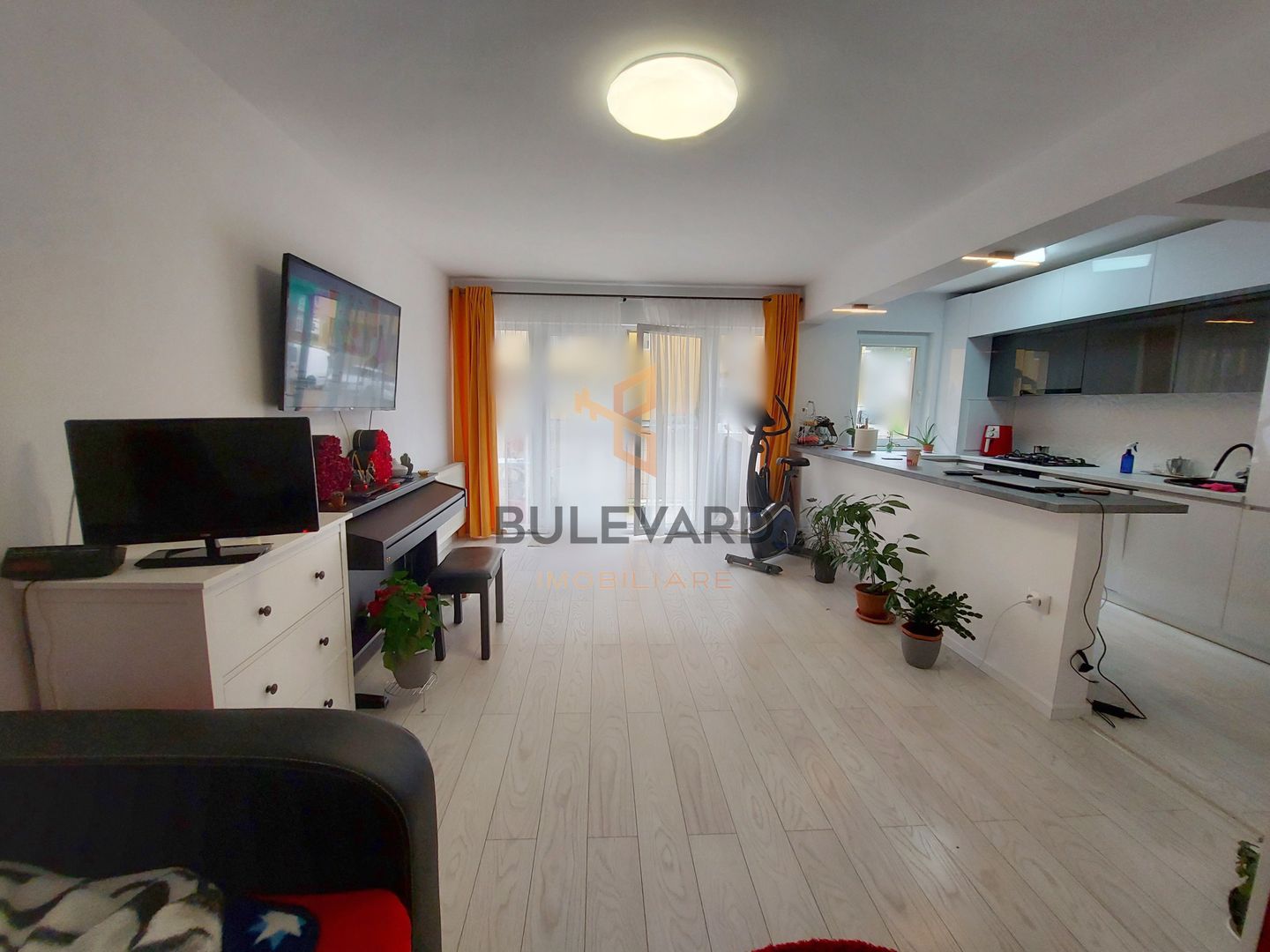 Apartament modern+ terasa de 21mp, parcare, zona Porii - Poză 1