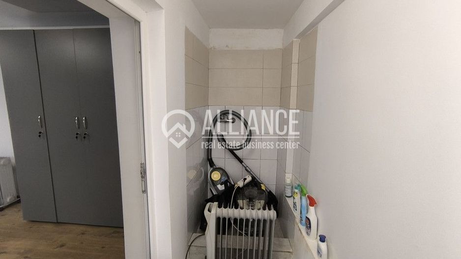 BRATIANU 2 COCOSI(COD03) - Casa si curte cu utilitati incluse ! - Poză 8