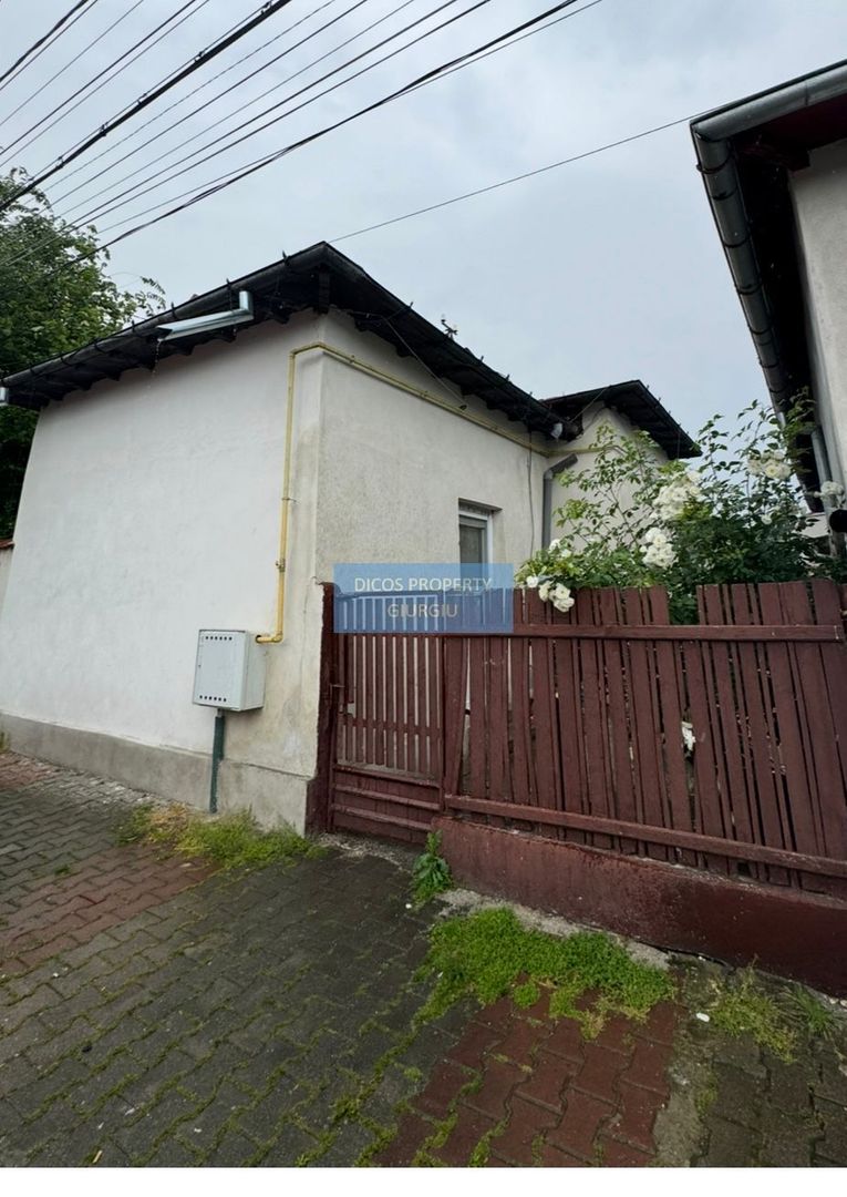 Casă cu teren și anexe – str. Mihai Eminescu - Poză 1