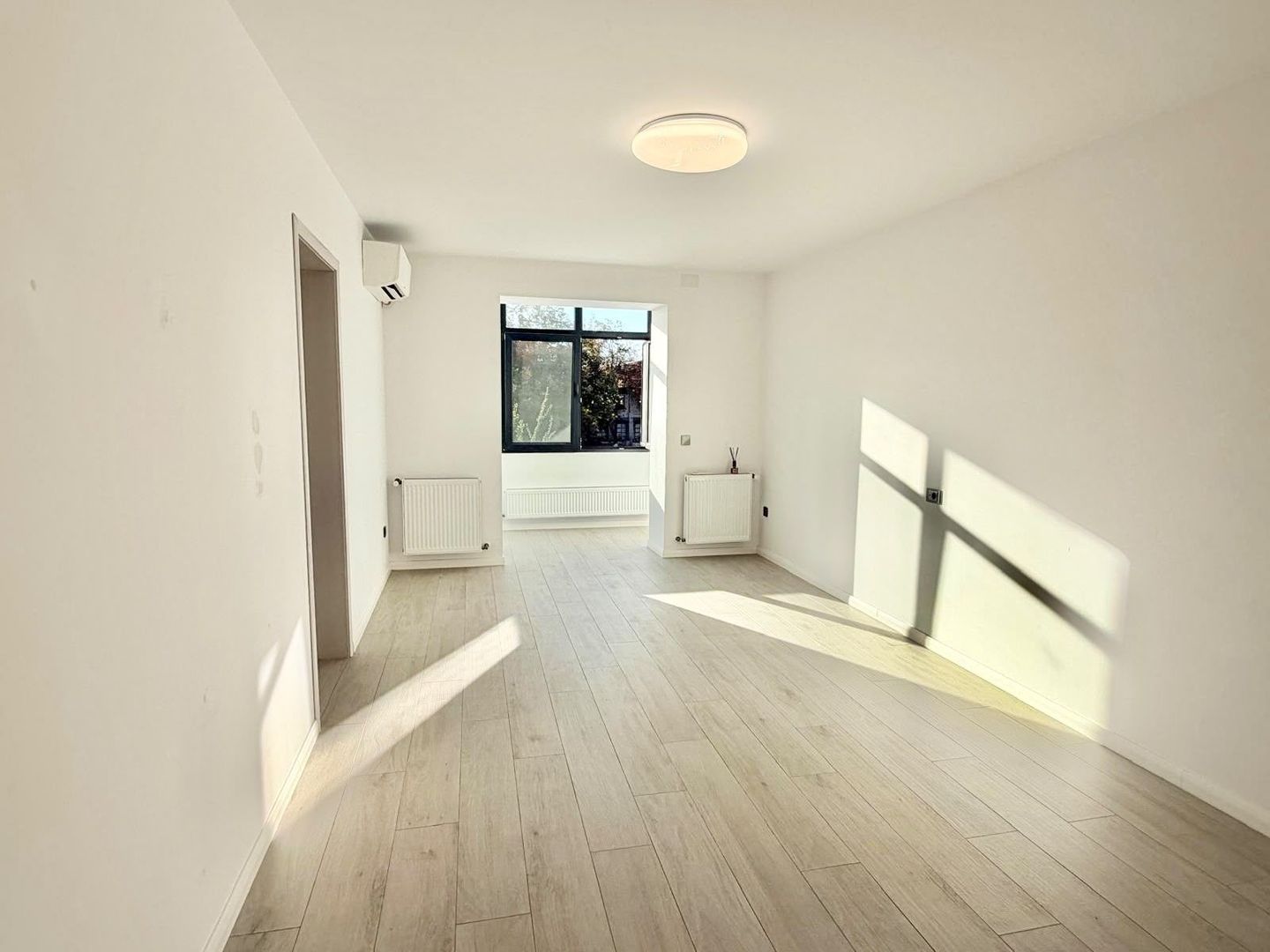 Apartament cu 2 camere – central, Str Mareșal Foch - Poză 1