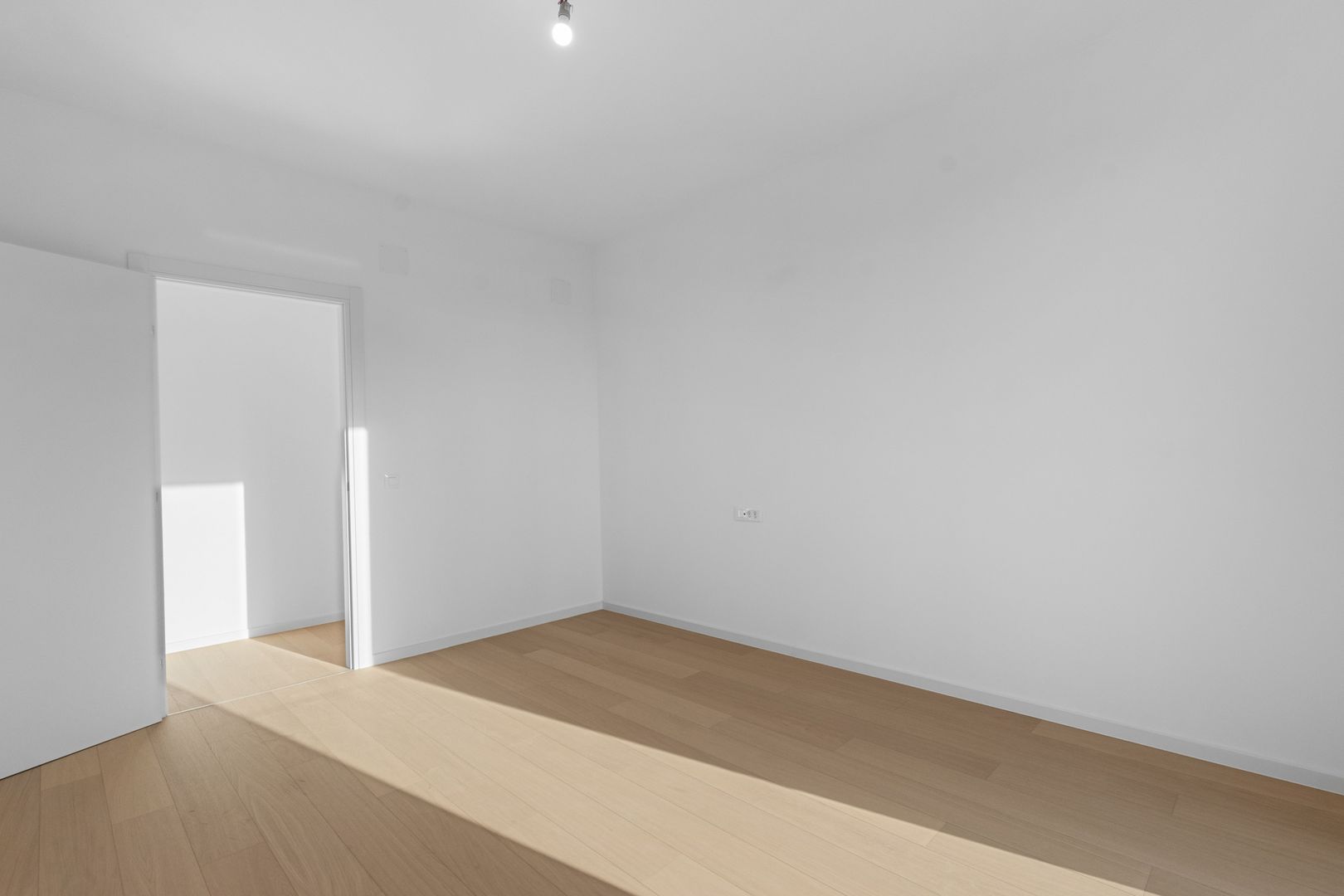 Apartament 4 camere - 112 mp - comision zero - 249000 Euro+tva - Poză 12