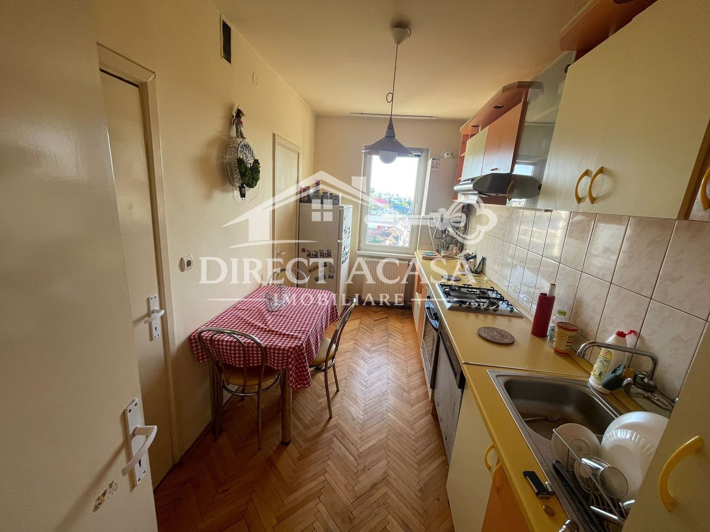 Apartament cu 4 camere de inchiriat-Str Republici-Zona 7 Noiembrie - Poză 5