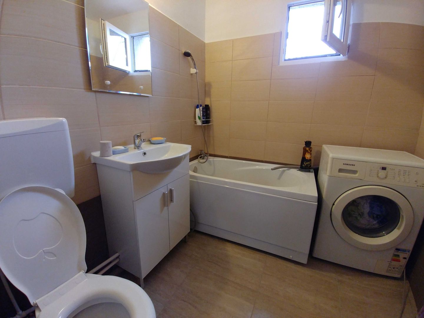 De vanzare apartament 3 camere, Rahova/Pecineaga - Poză 2