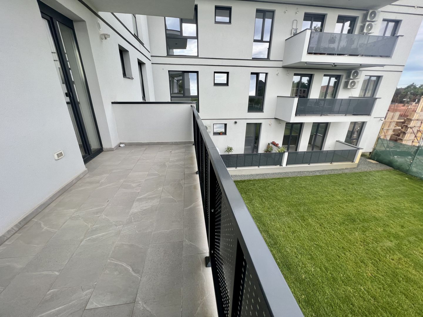 APARTAMENT CU TERASA LA PRIMA INCHIRIERE - Poză 13