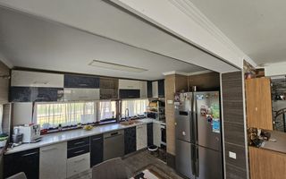 Casă cu piscină și garaj, teren 775 mp – Valea Borcutului - Poză 4