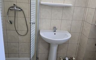 INCHIRIEZ Garsoniera zona Piata Nicolina - Poză 3