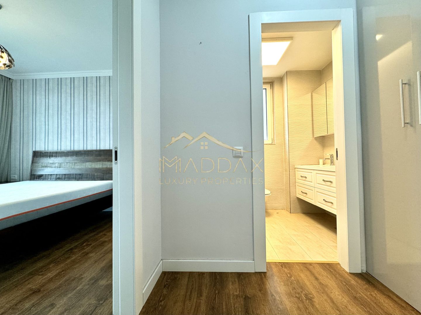 4 rooms apartment - 122 sqm// 1 Parking / Floreasca - Lake View - Poză 33