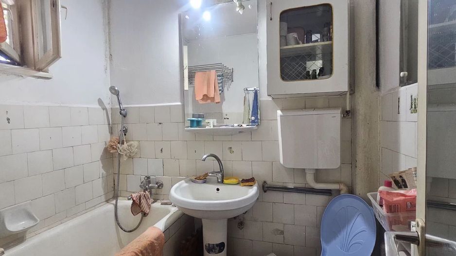 De vanzare  -  Casa P+1E - Alea Trandafirilor - 220.000 euro - Poză 3