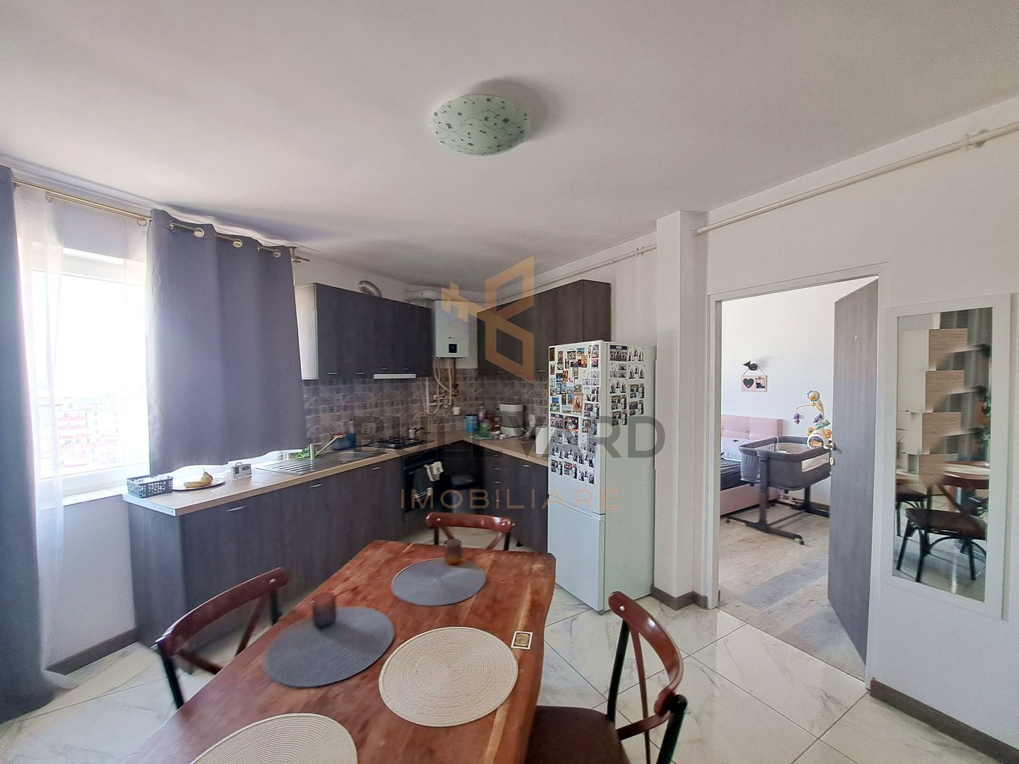 Apartament 3 camere,  parcare, zona Metro! - Poză 2