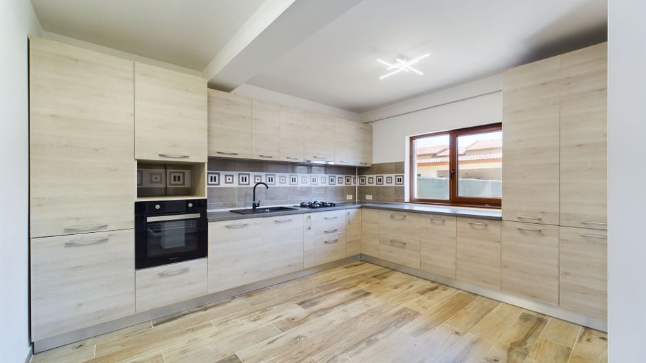 Casă modern finisată și utilată în Săcălaz - Poză 3