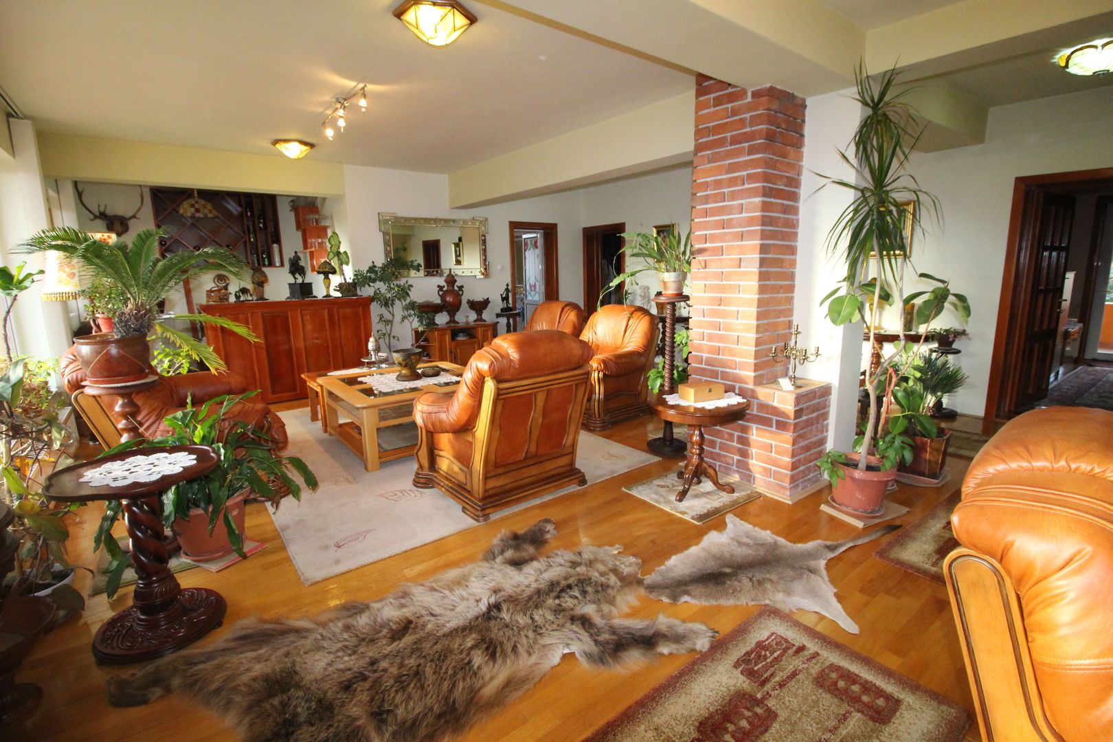 CASA CU MULTIPLE DESTINATII - Poză 2