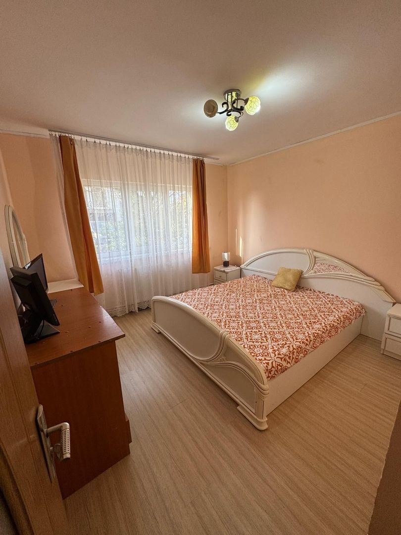 De Vânzare - Apartament 3 Camere, Strada Decebal - Poză 1
