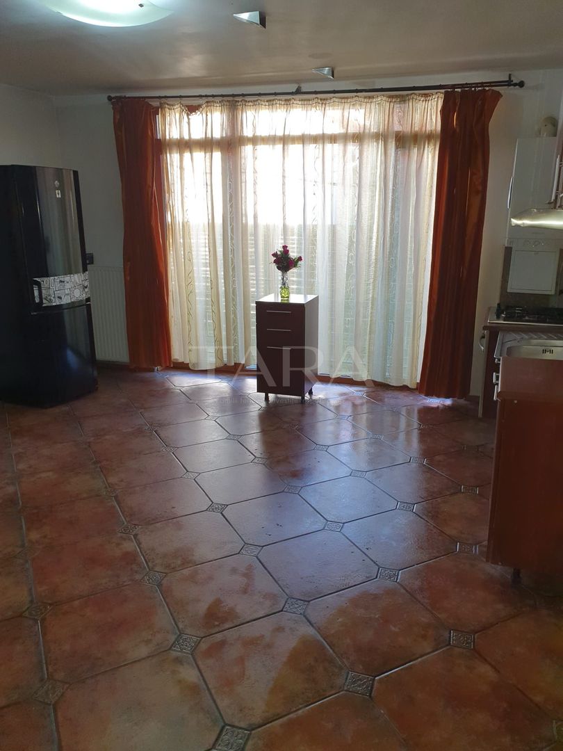 Apartament cu 3 camere în Gruia – liniște, verdeață și garaj! - Poză 6